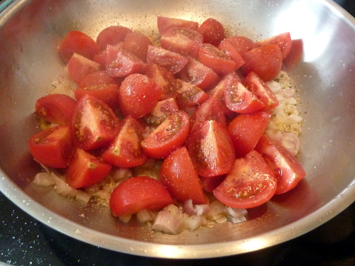 Tomate, Salz und Pfeffer dazu