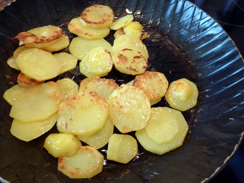 Gebräunte Kartoffelscheiben