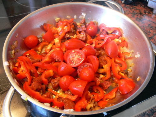 Tomaten hinzu
