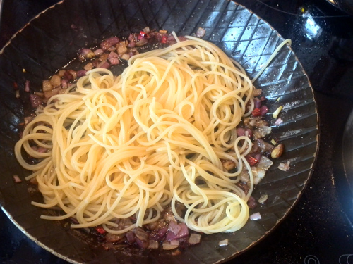 Spaghetti cipolla olio arrabiata