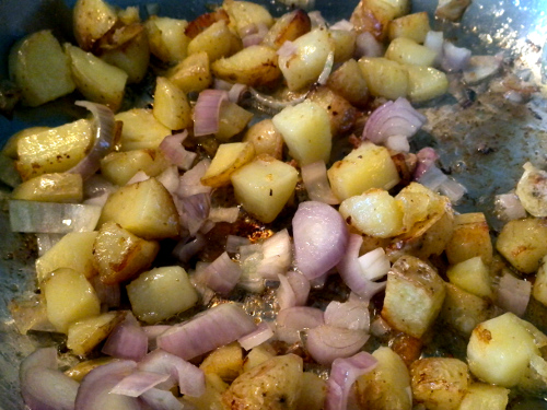 Schalotten an die Kartoffel