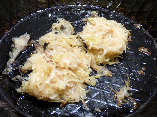 Bratspuren mit Sauerkraut aufnehmen