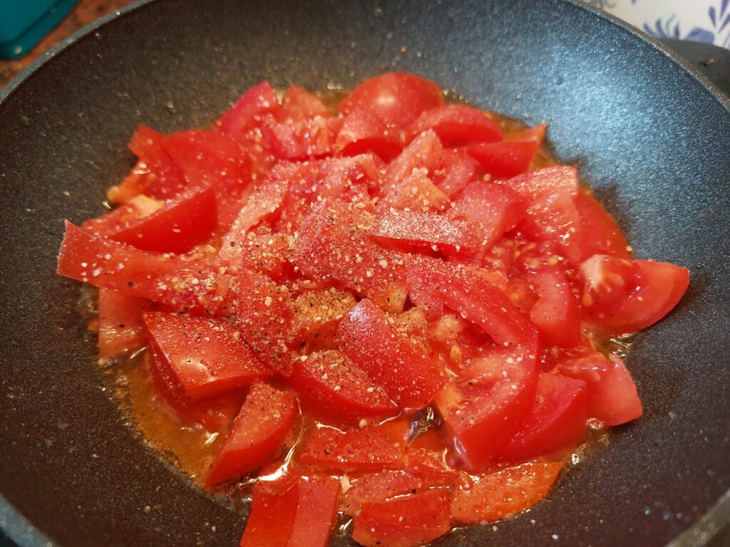 Tomaten, Salz, Pfeffer, Knoblauch
