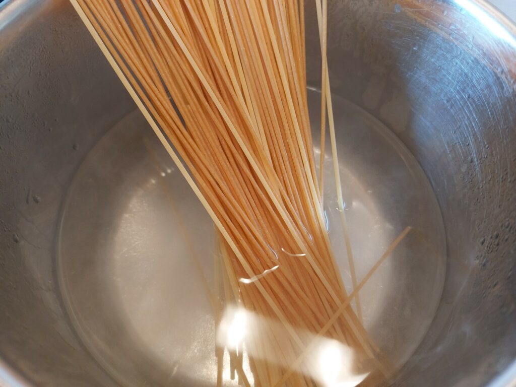Spaghetti Kochen