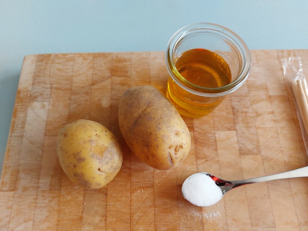 2 Kartoffeln, 90 ml Öl, 4 g Salz