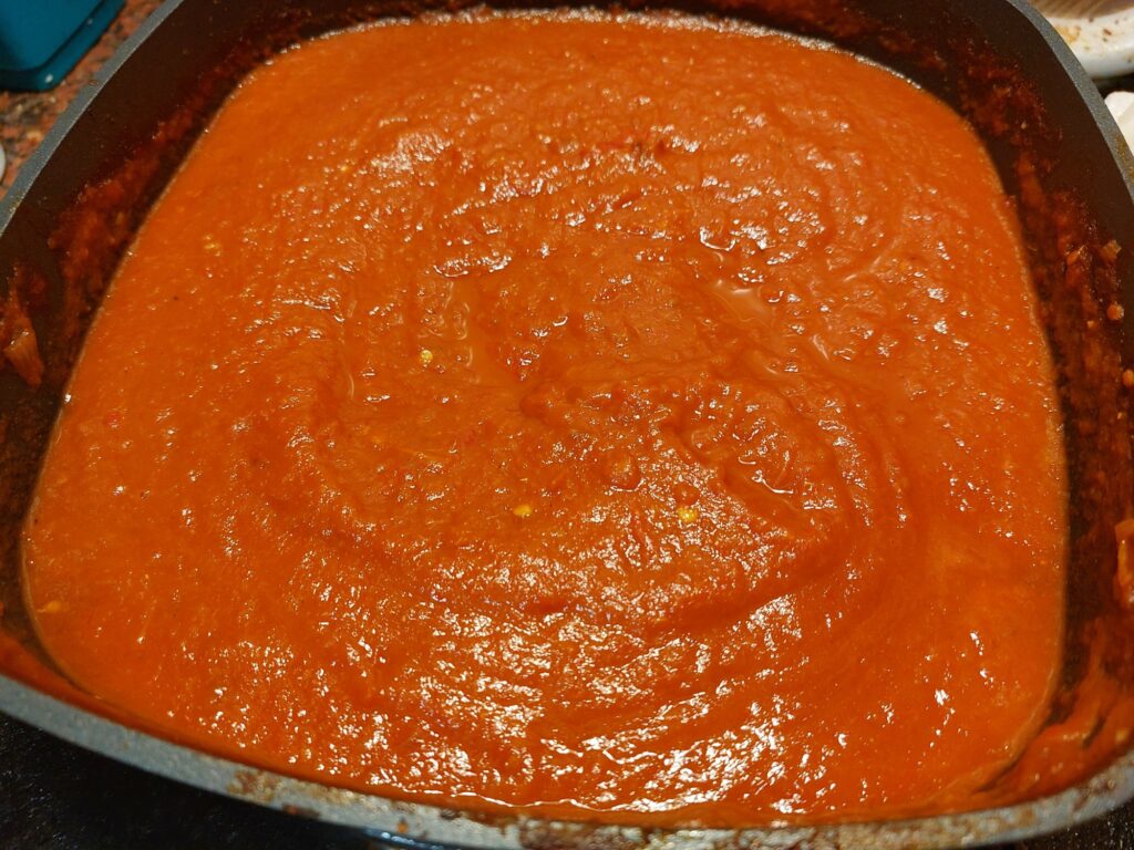 Pürierter Tomatengulasch