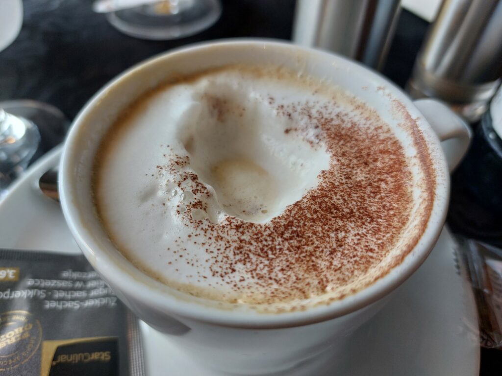 Cappuccino mit Bauschaummilchschaum