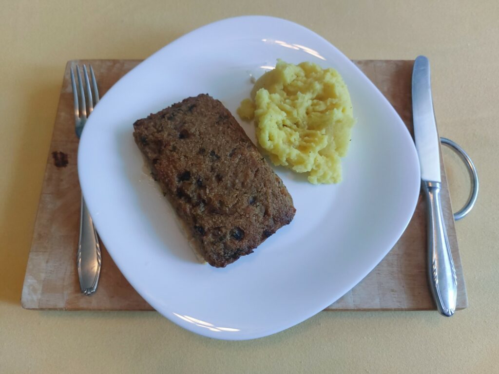 Fischfilet unter Knusperkruste mit Champignons und Stampfkartoffeln