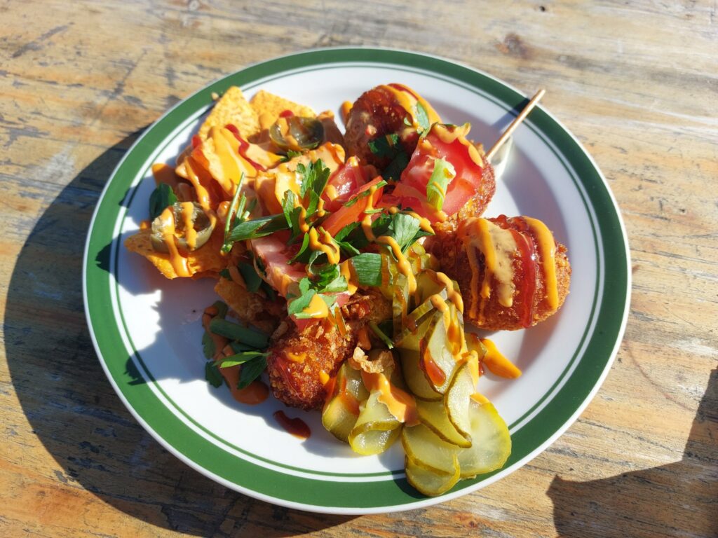 Nachos, Corndog, Kartoffelbällchen, Beilagen