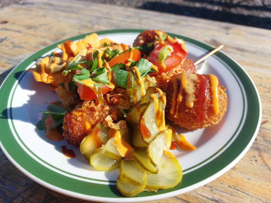 Nachos, Corndog, Kartoffelbällchen, Beilagen