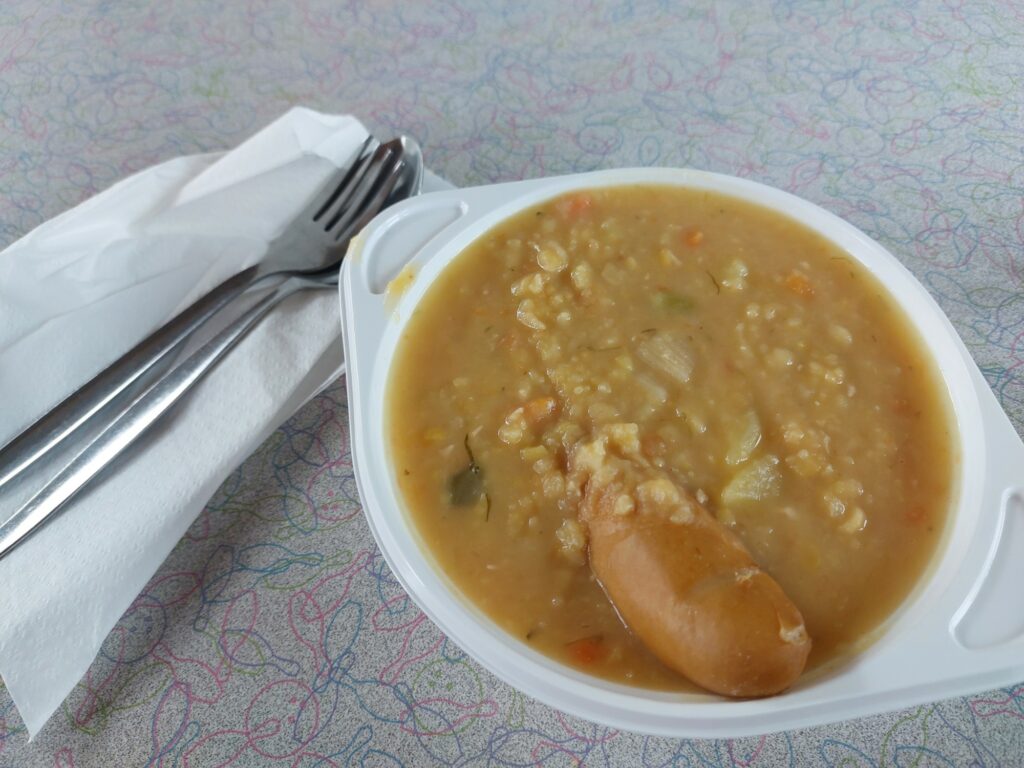 Erbseneintopf mit Bockwurst