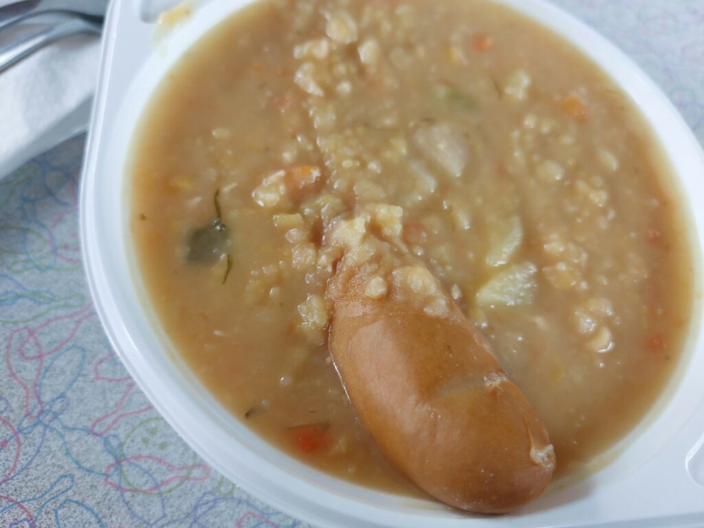 Erbseneintopf mit Bockwurst