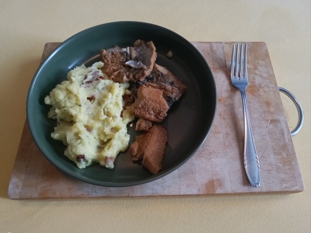 Brathering mit speckigem Kartoffelpüree