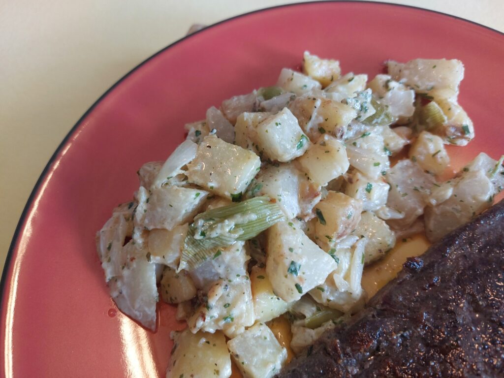 Lammlachs an Kohlrabi-Kartoffel-Zwiebel-Schmand