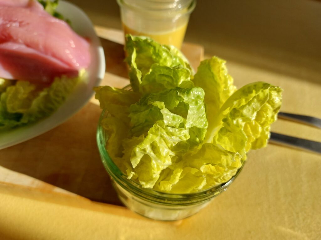 Forellenfilet nach Matjesart auf Salat mit Dressing (Extradippers)