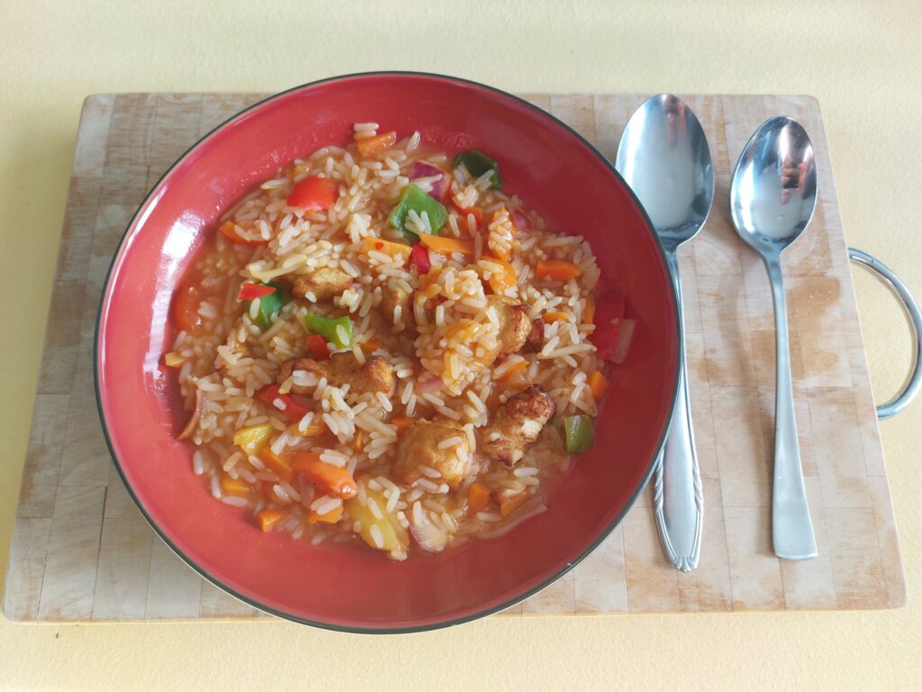 Fertiggericht mit Reis, Hähnchen, asiatisch