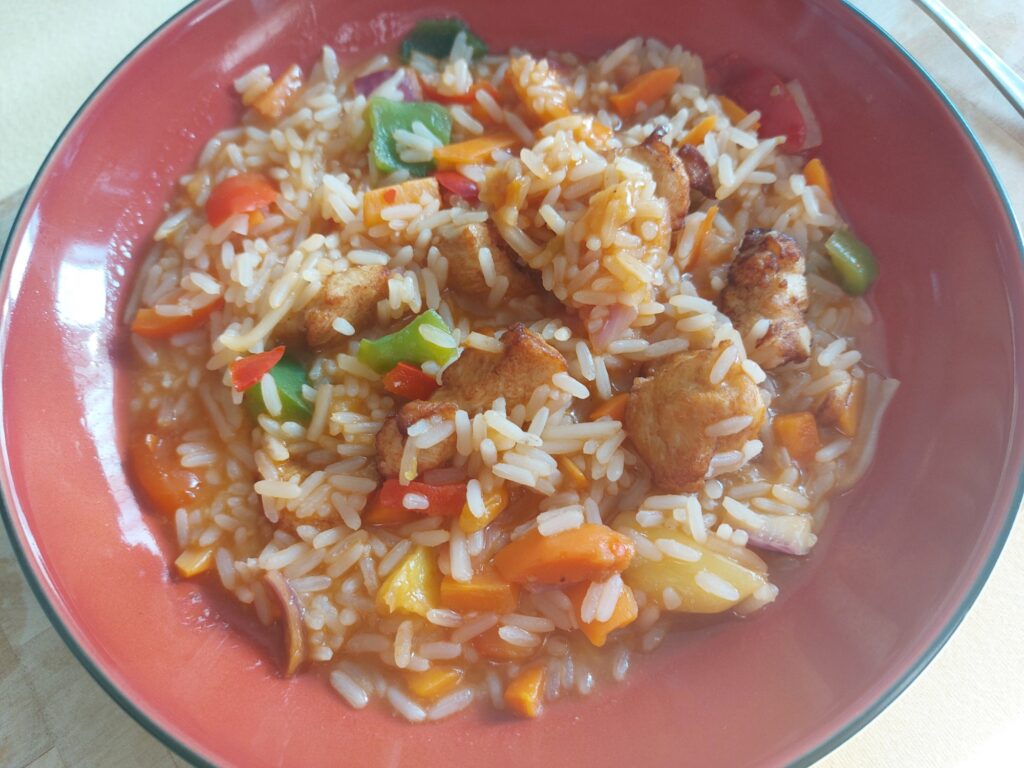Fertiggericht mit Reis, Hähnchen, asiatisch