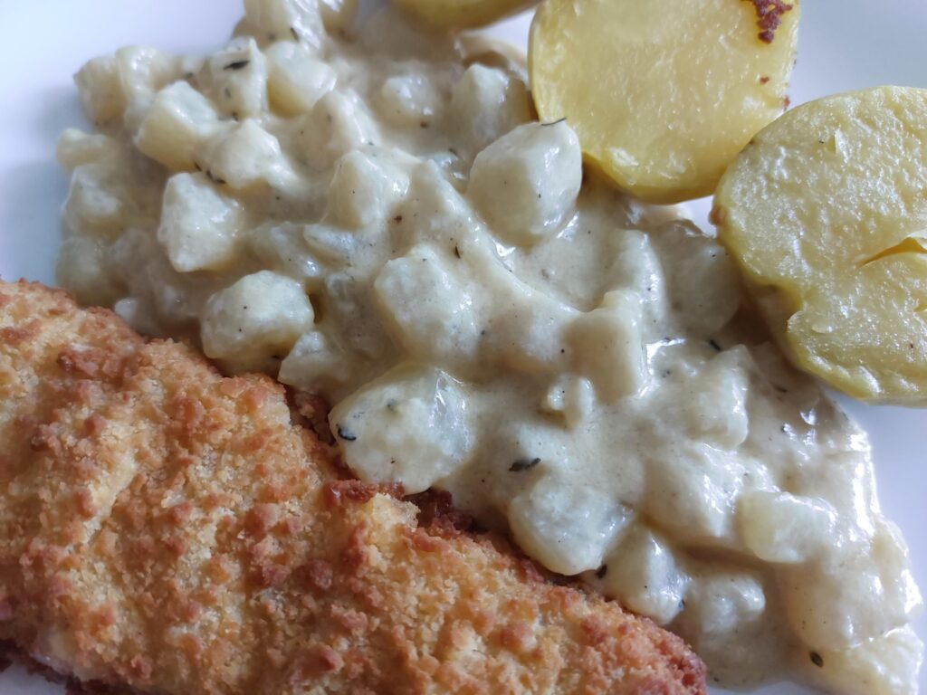 Knusperfisch, Sahnekohlrabi, Backkartoffel