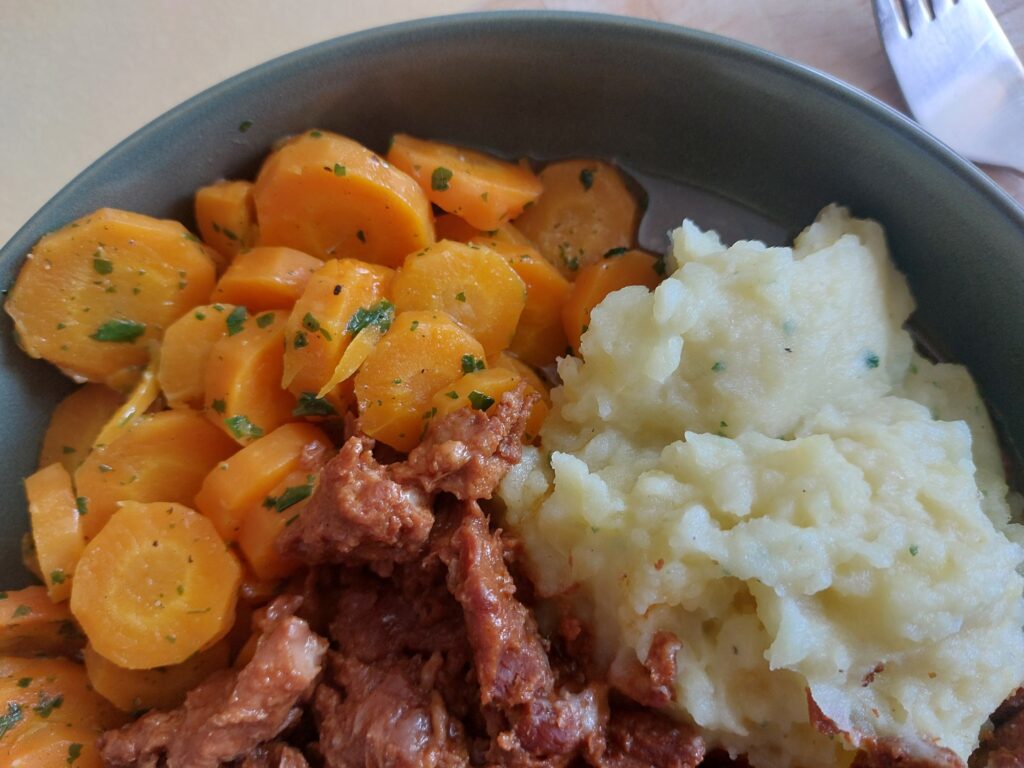 Möhrengemüse, Kartoffelbrei, *** Pulled Pork (entdost)