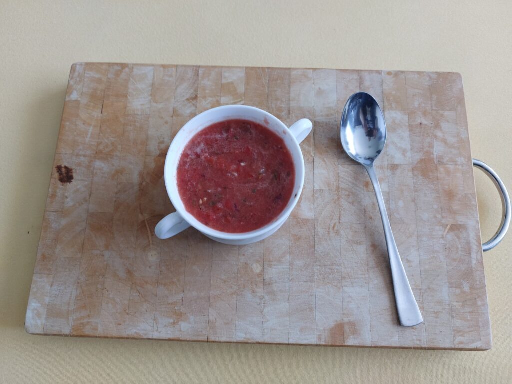 Suppentasse mit Gazpacho