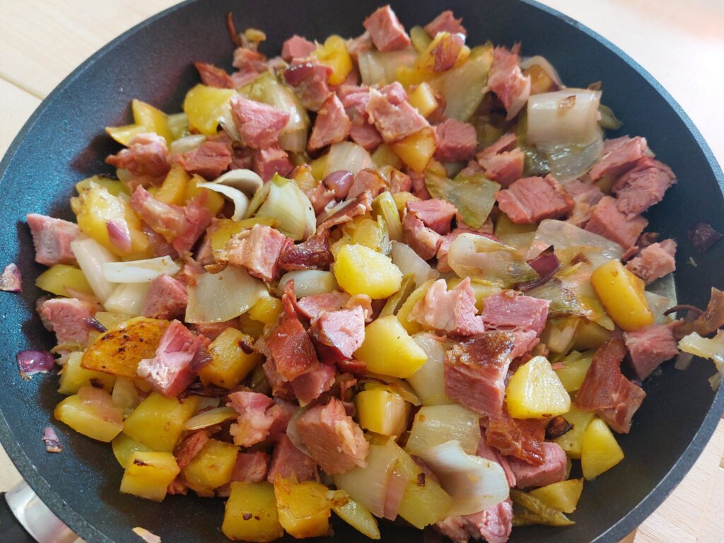 Kartoffel-Chicoree-Kassler-Pfanne