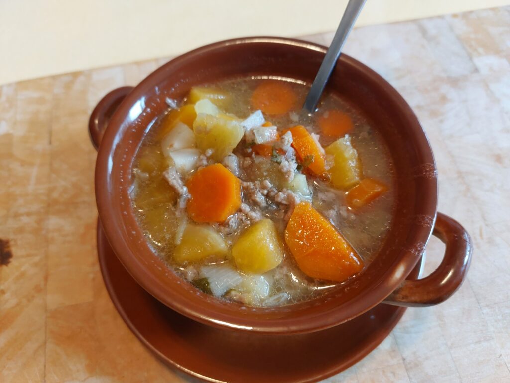 Wrukeneintopf auf Hackfleisch/Markknochen-Basis