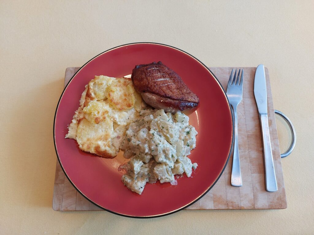 Entenbrust an Sahne-Kohlrabi und Kartoffel-Gratin