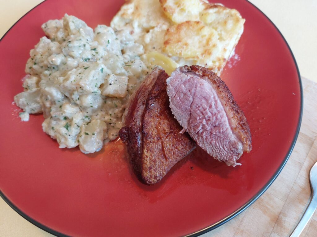 Entenbrust an Sahne-Kohlrabi und Kartoffel-Gratin