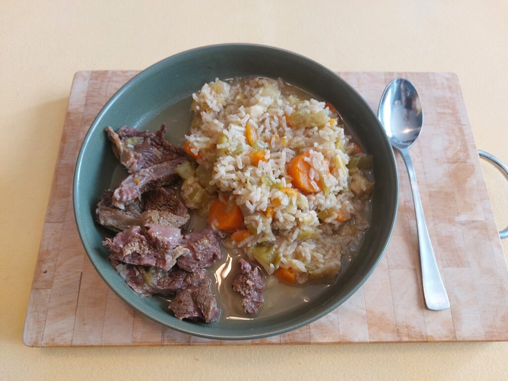 Gemüsereis mit Löffelfleisch