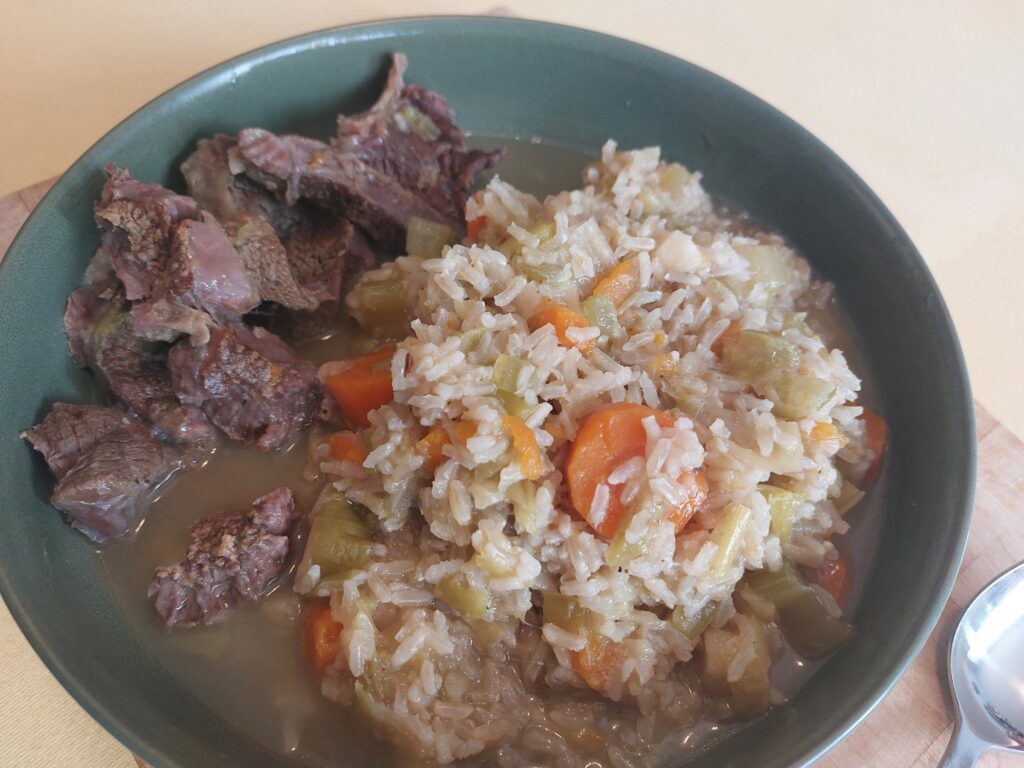 Gemüsereis mit Löffelfleisch