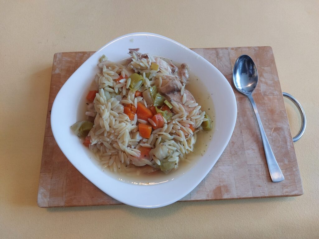 Hühnersuppe mit Kritharaki
