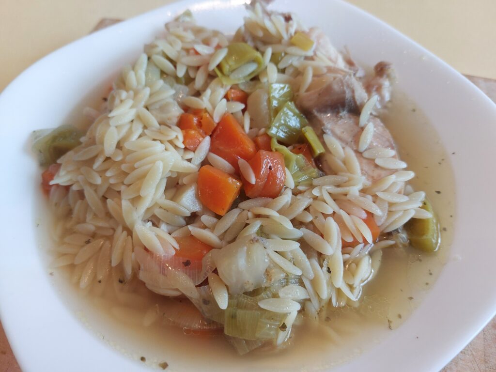 Hühnersuppe mit Kritharaki