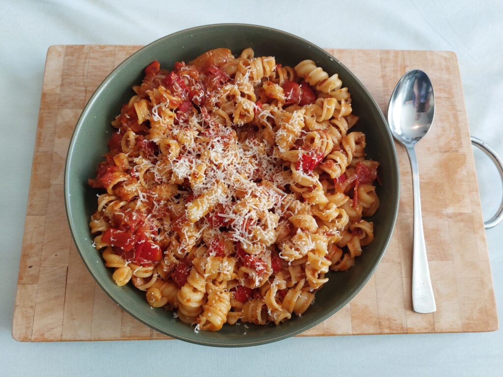 Pasta, Tomatenragout, Parmesan