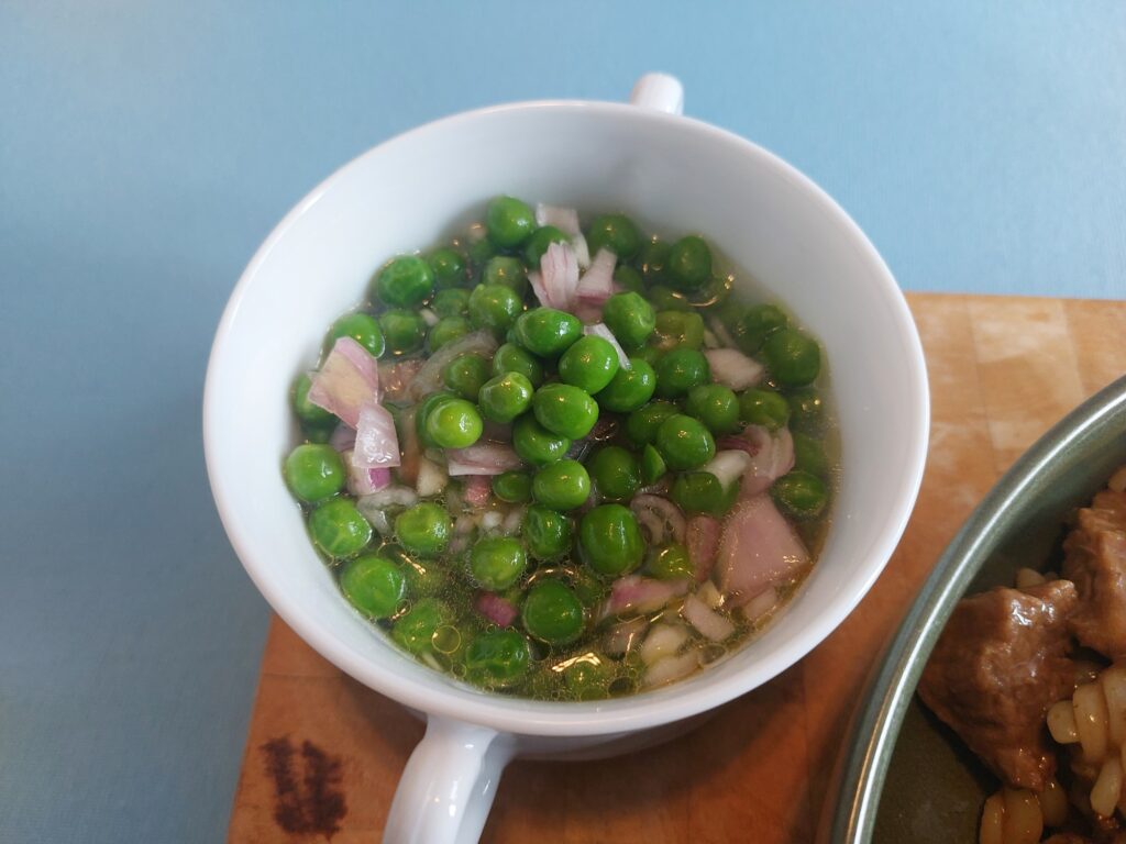 Bio Bœuf Bourguignon, Spirelli und Erbsensalat