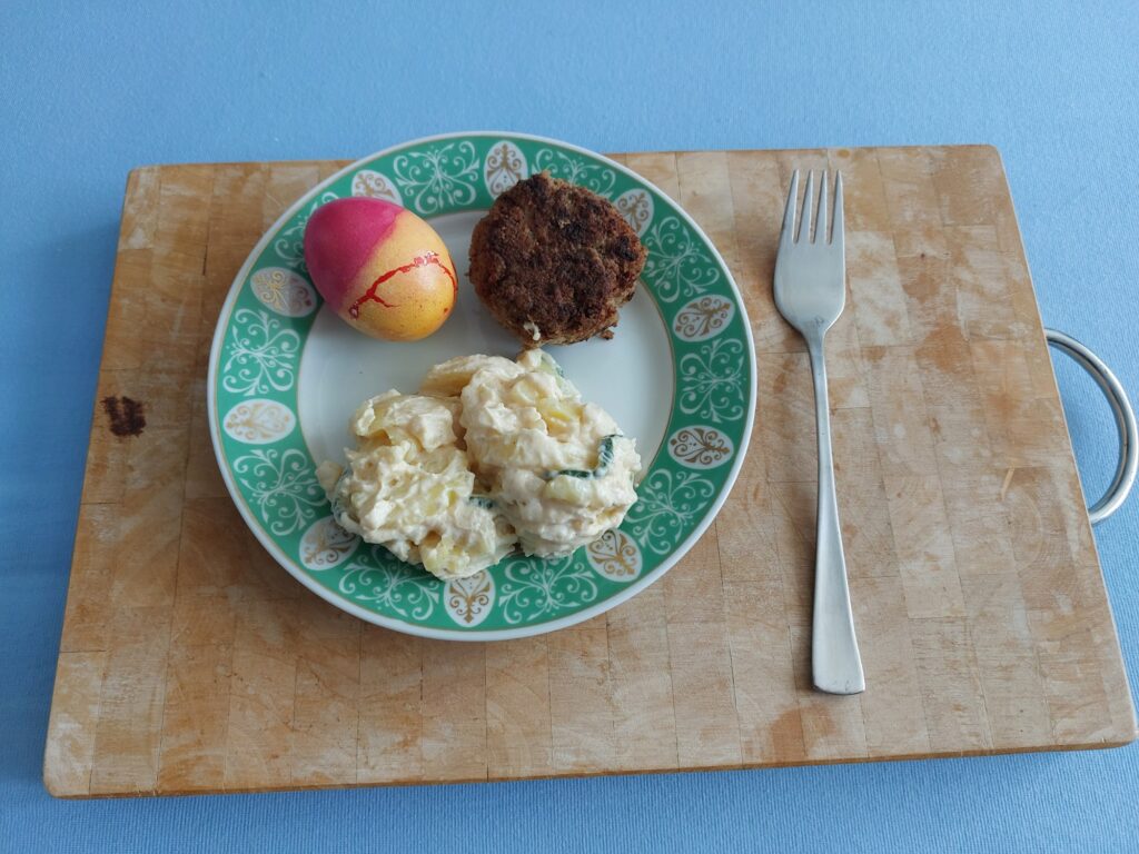 Kartoffelsalat, Osterei, Bulette