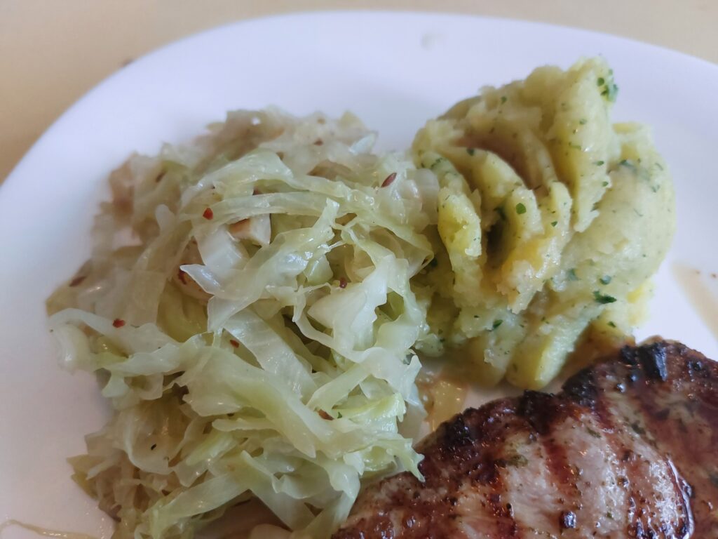 Nackensteak (mariniert), Spitzkohl, Kartoffelstampf