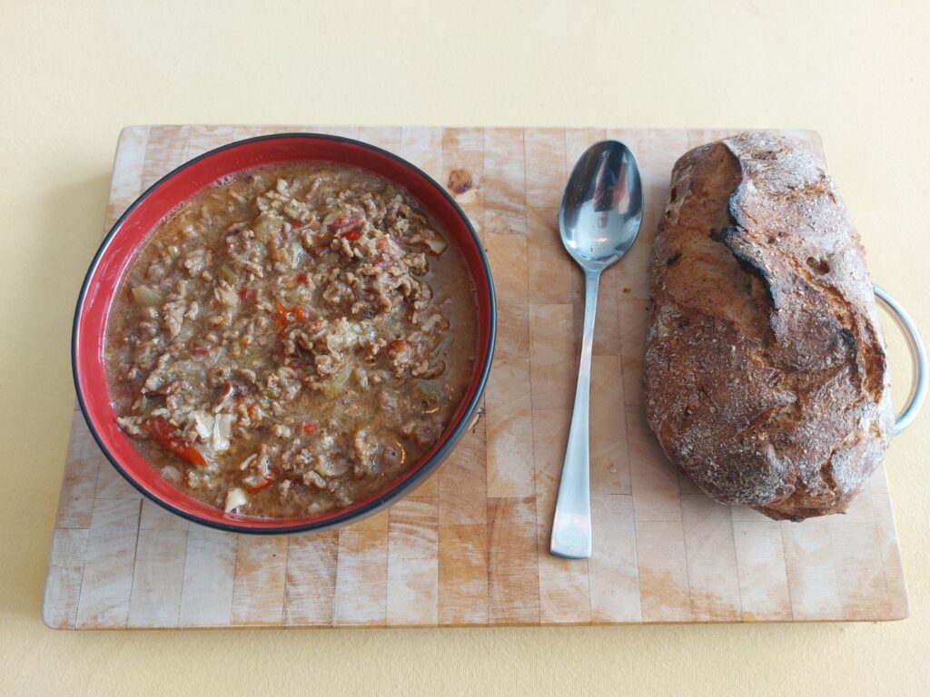 Chili con carne (rustikal), mit Ciabatta