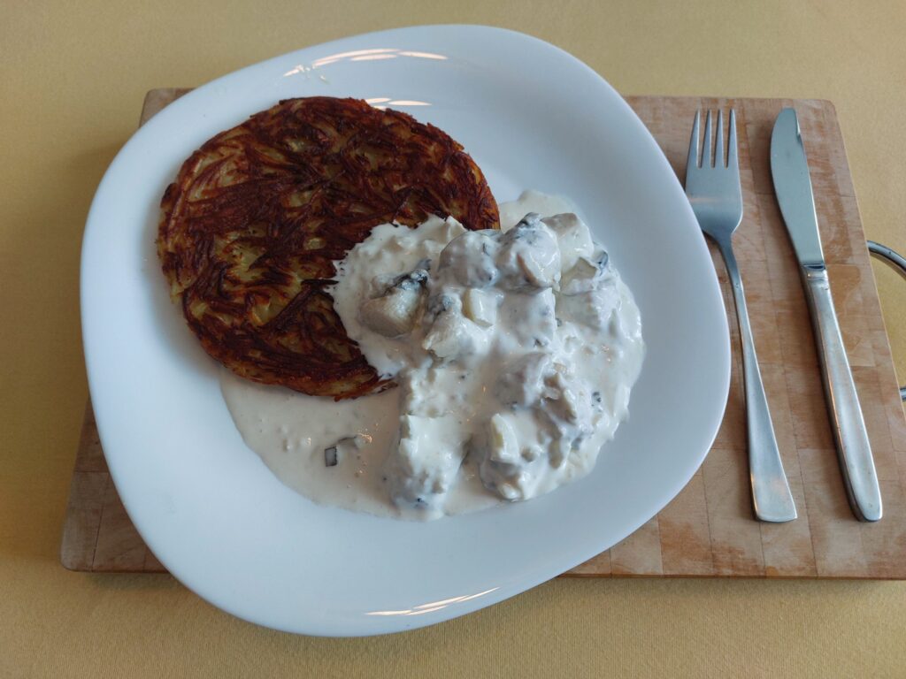Rösti mit Sahneheringsröllchen