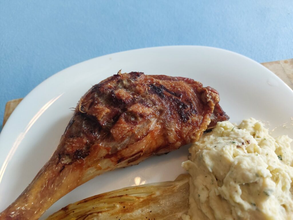 Entenkeule, Chicorée, Schmandkartoffeln