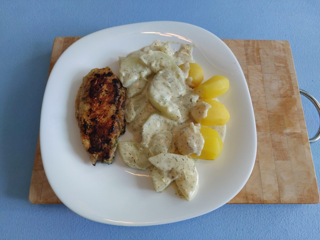 Schmorgurke, Salzkartoffeln, Hüftsteak