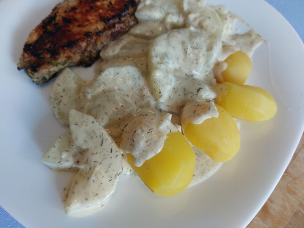 Schmorgurke, Salzkartoffeln, Hüftsteak