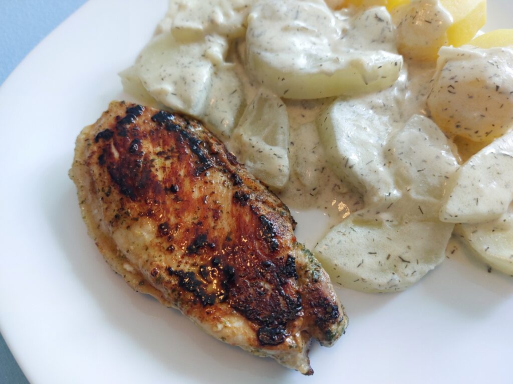 Schmorgurke, Salzkartoffeln, Hüftsteak