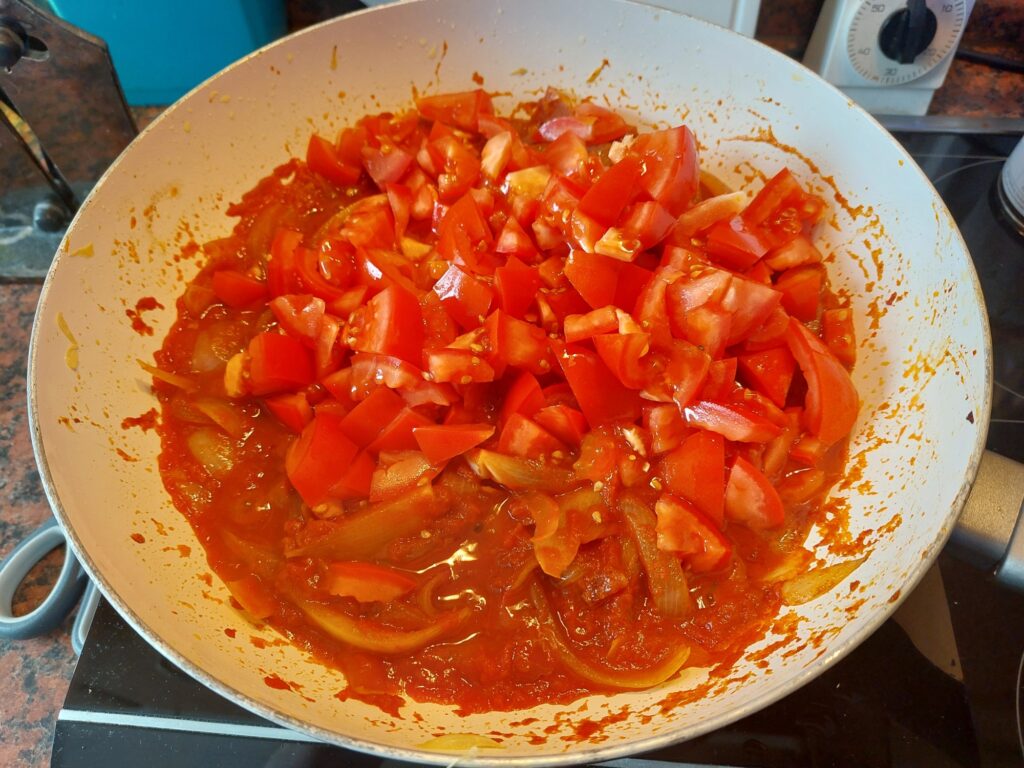 Tomaten zugeben
