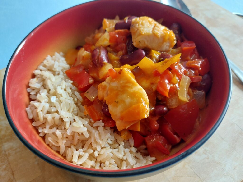 Chili con Pescado mit Naturreis