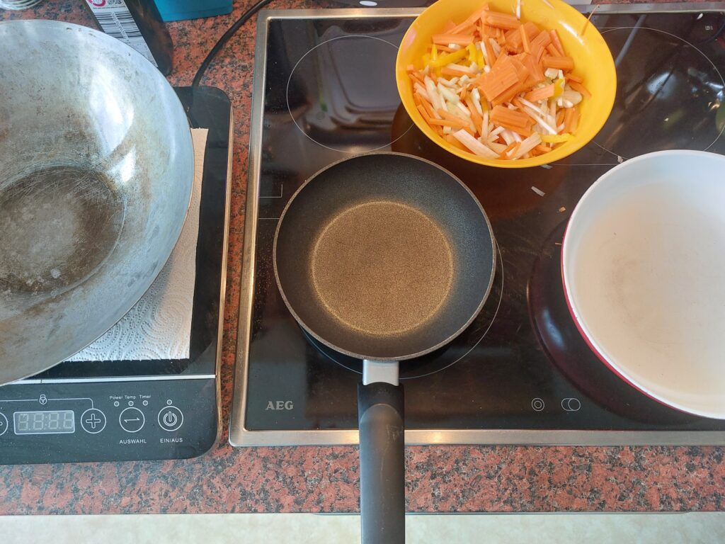 Drei Pfannen und Schnibbelgemüse