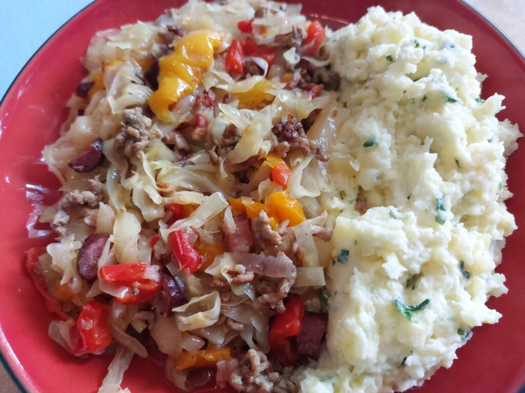 Aufgepeppter Schichtkohl mit Schmandkartoffeln