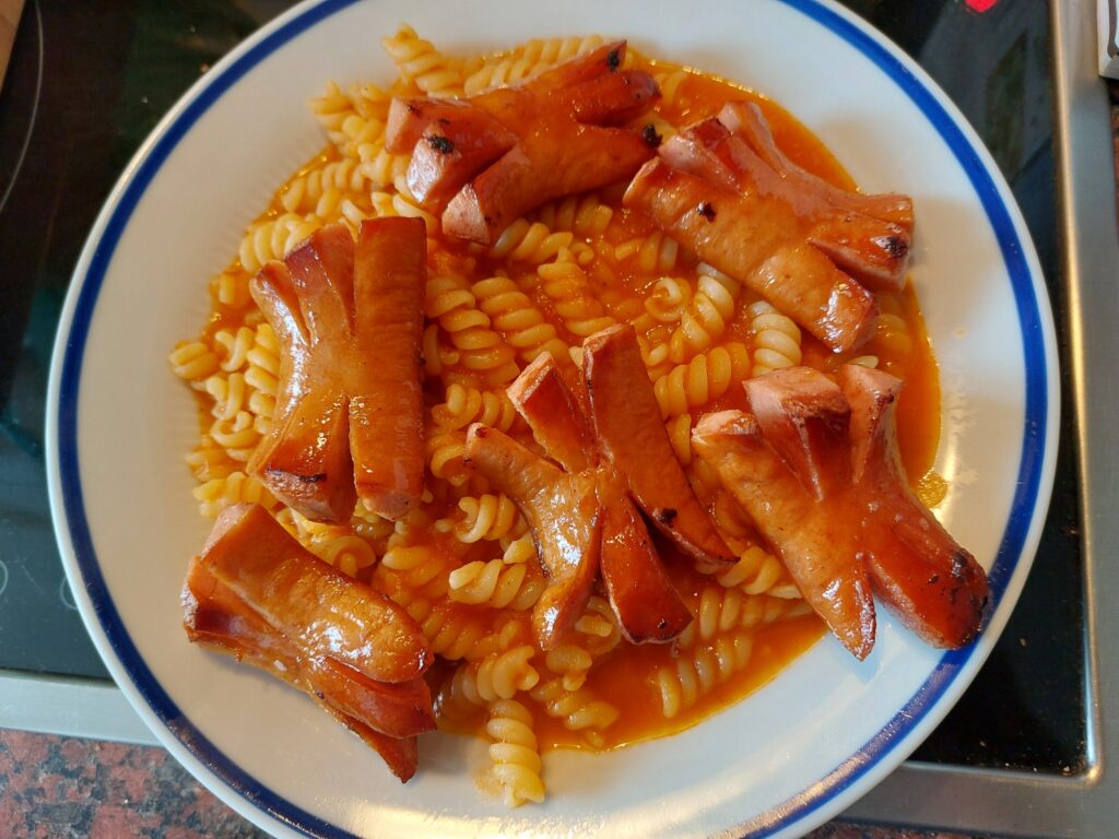 Nudeln, Tomatensoße, Bärentatzen