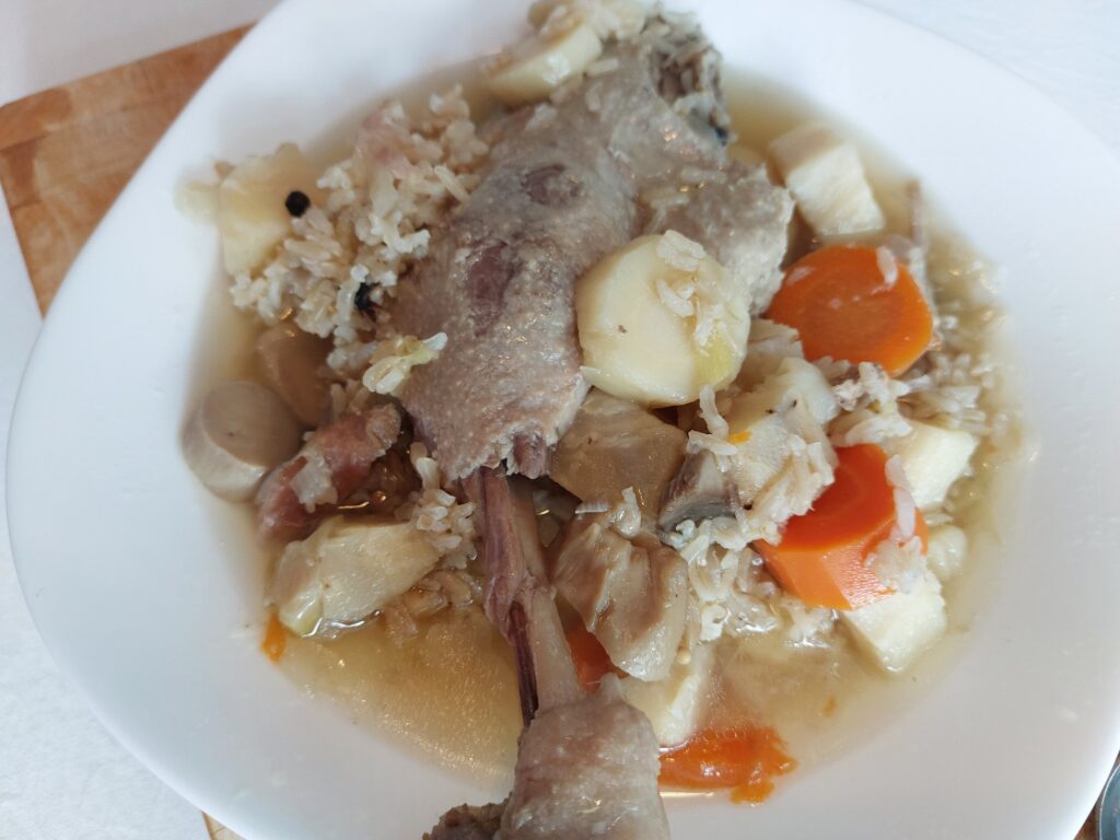 Geflügelbrühe, Entenkeule, Reis-Einlage